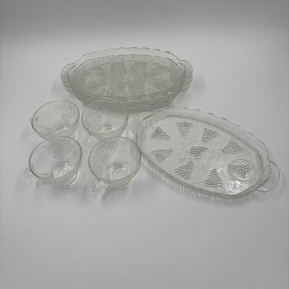 Vintage Anchor Hocking 8-Pc Serv-a-Snack Set.
